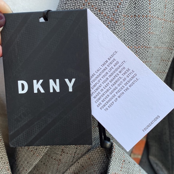 ❌SOLD❌ ✨NWT DKNY BEAUTIFUL DECAY 1 Button Blazer w/Pockets. Versatile. Size 6. - Picture 8 of 11